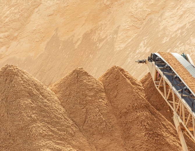 LoneStar-Aggregates-sand-stockpile-670-x-520