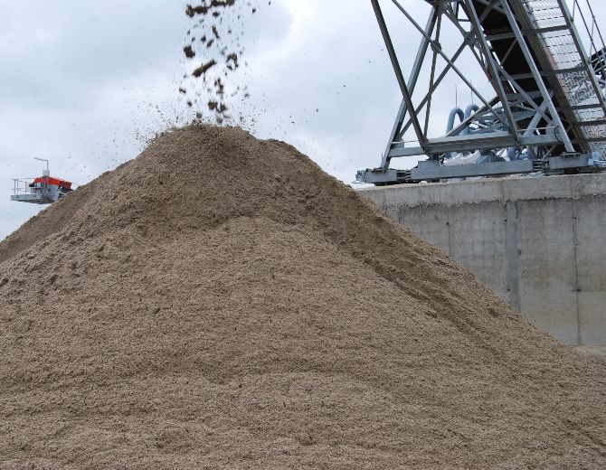 Holcim-Bulgaria-Sand-Stockpile-670x520