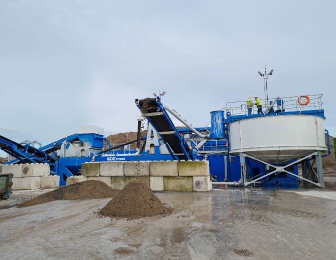 670x520-AC-Material-100tph-semi-mobile-waste-recycling-plant-in-Bruges1