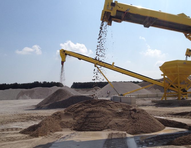 sand-and-aggregate-stockpile-conveyors-(1)