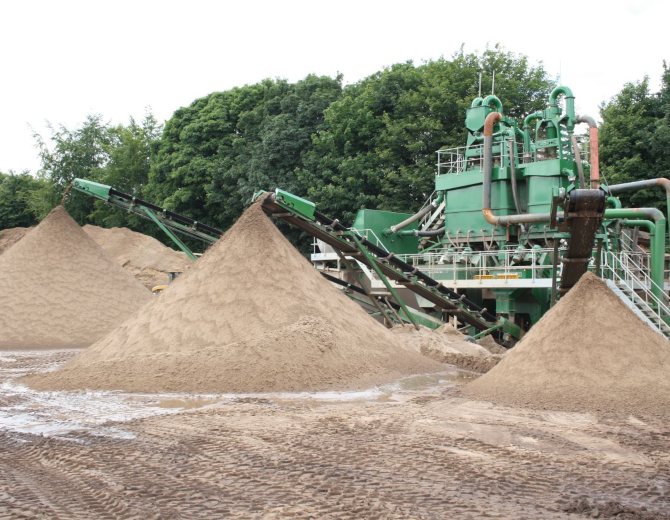 Independent-Aggregates-Washed-sand-stockpile-670x520