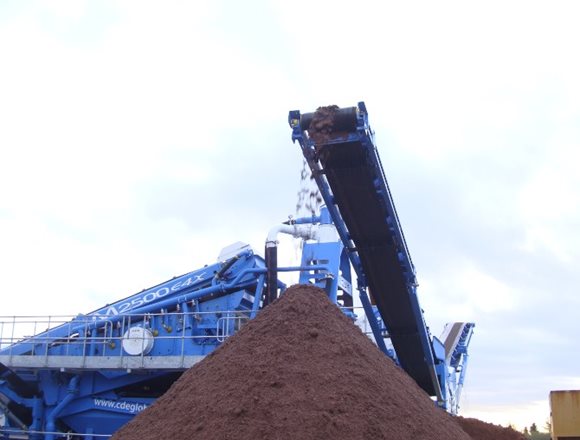 washed-sand-from-M2500-wing-conveyor