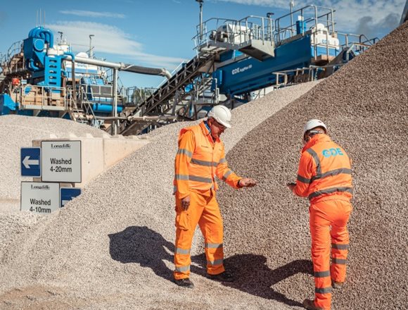 Clean-Sand-Stockpile-at-Longcliffe-Quarries-580x440