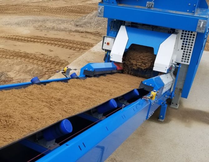 Sports-sands-on-conveyor-670x520