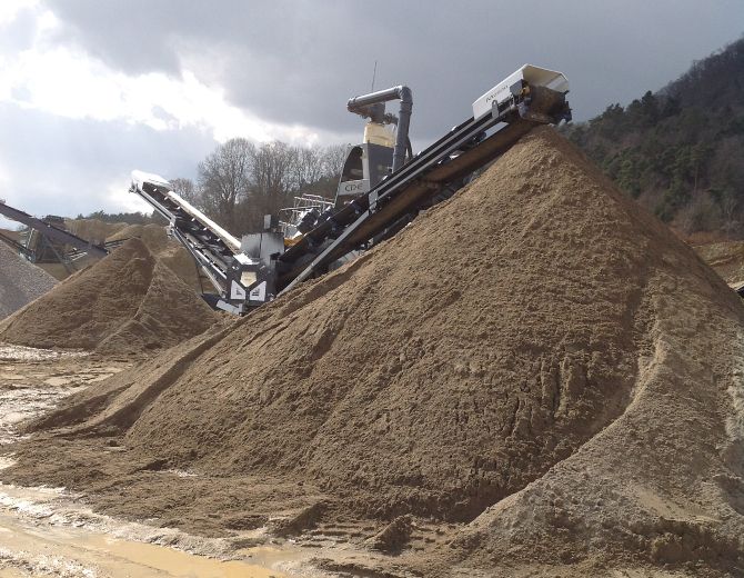 Kohler-Sand-Stockpiles-670x520