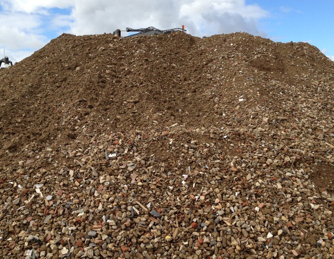 C-D-waste-feed-material-at-Smiths-Bletchington-670x520