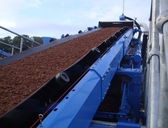 feed-material-on-M2500-wing-conveyor
