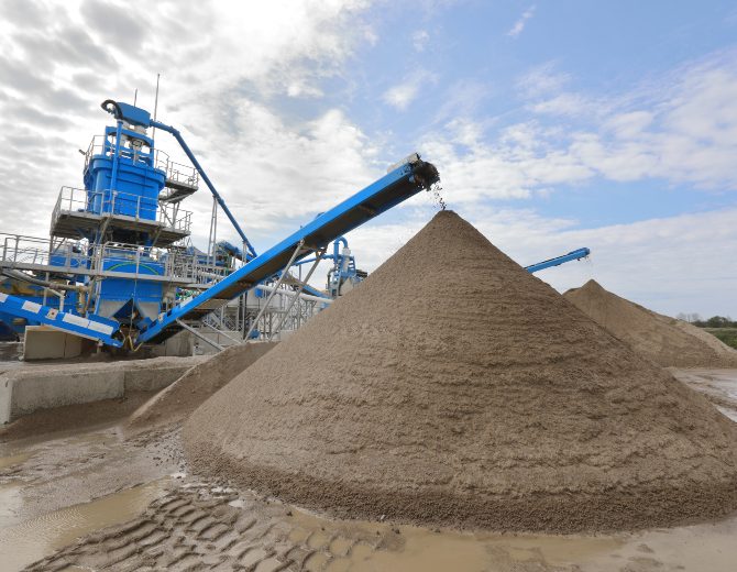 Roma-Grus-SE-CFCU-and-Washed-Sand-Stockpiles-670x520