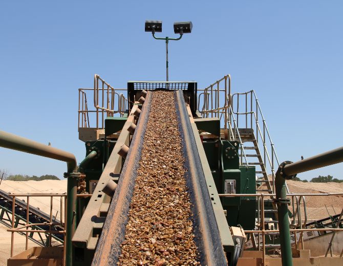 Resolve-Aggregates-Material-Conveyor-670x520