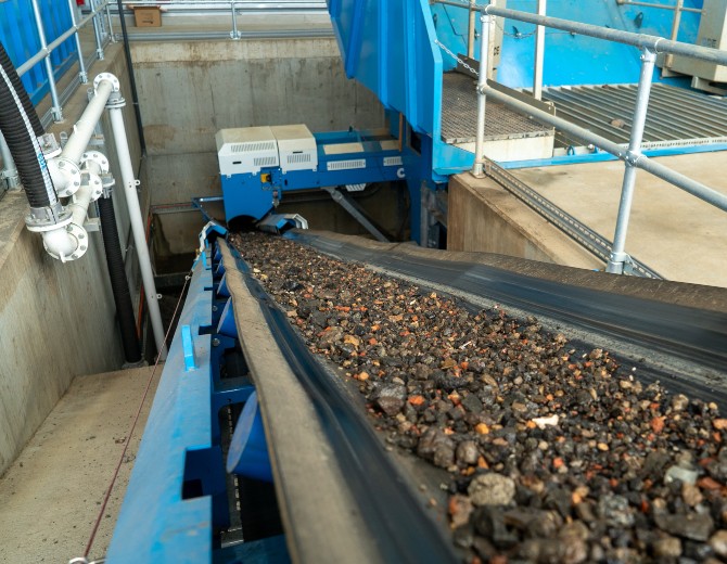 CDE-Enviropacific-Material-Conveyor-670x520