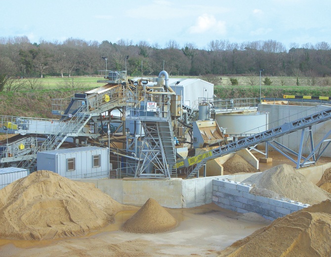 New-Milton-Sand-Washing-Plant-and-Stockpiles-670x520