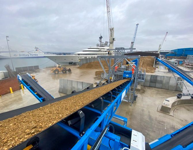 Bretts-UK-Material-Conveyor-670x520