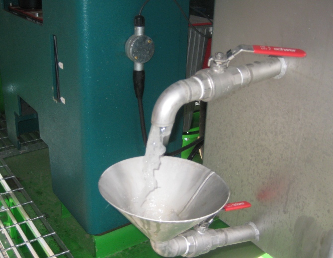 Clean-Water-from-Centrifuge-Decanter-FM-Conway-670x520