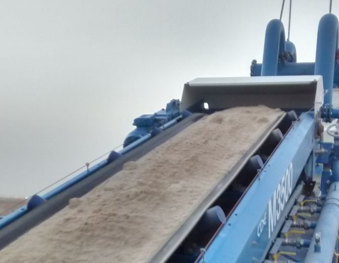 ASCO-M3500-Conveyor-and-sand-670x520