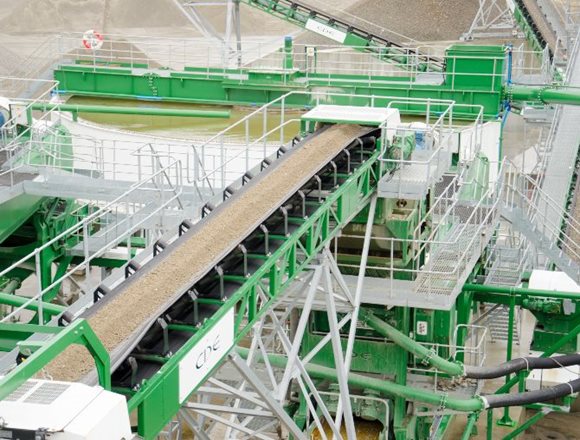 Velde-AggMax-and-Conveyor-670x520